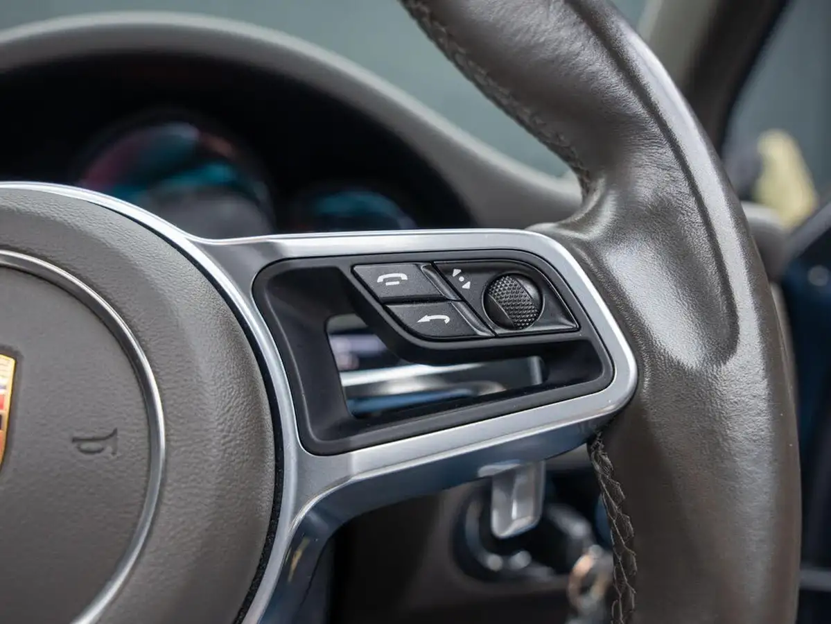 2020-porsche-macan-30-v6-s-big-36