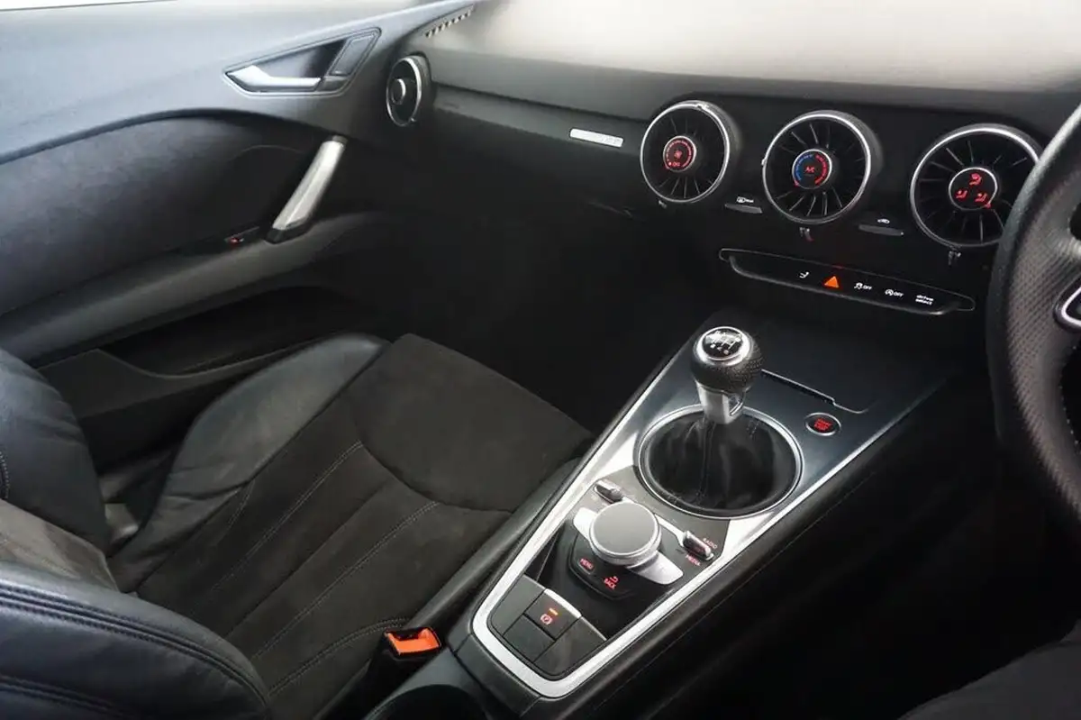 2016-audi-tt-coupe-20-tfsi-s-line-big-34