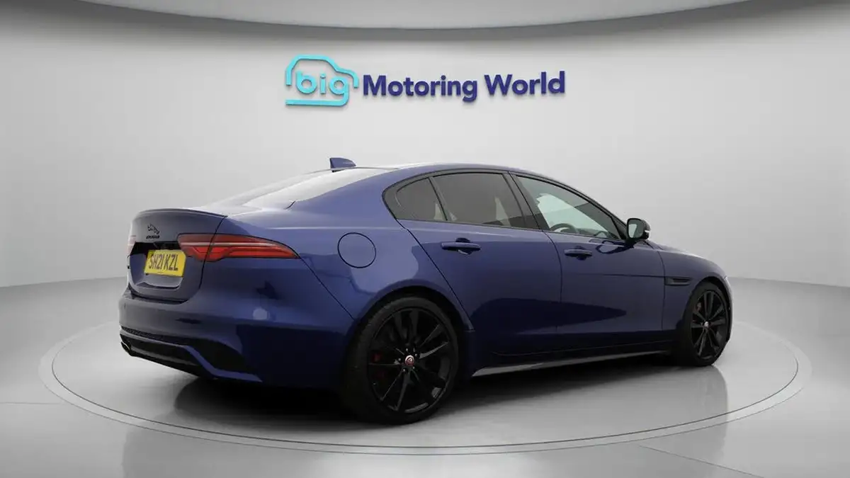 2021-jaguar-xe-20-d200-r-dynamic-black-big-7