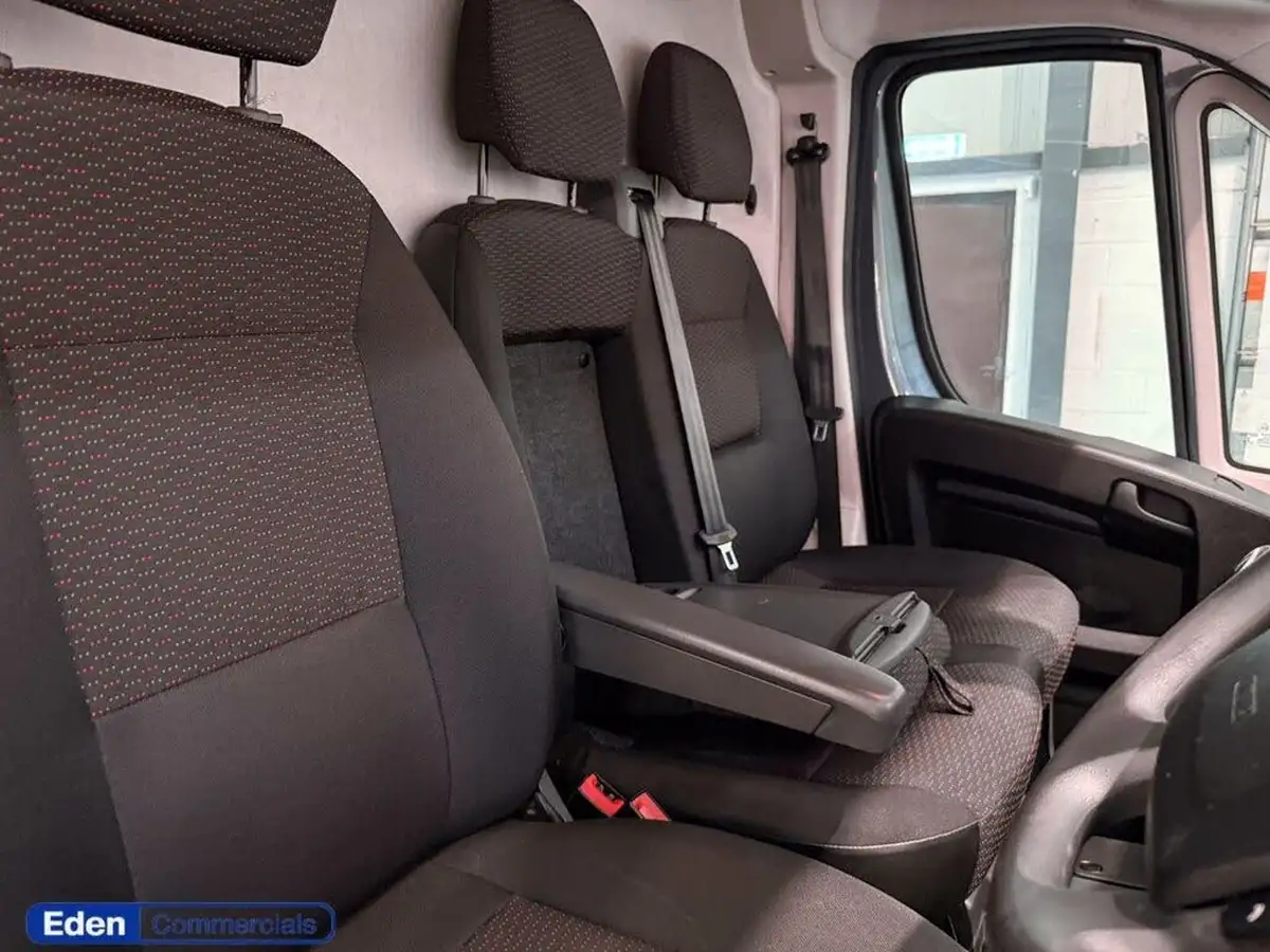2022-citroen-relay-22bluehdi-35-l3h2-enterprise-panel-big-15