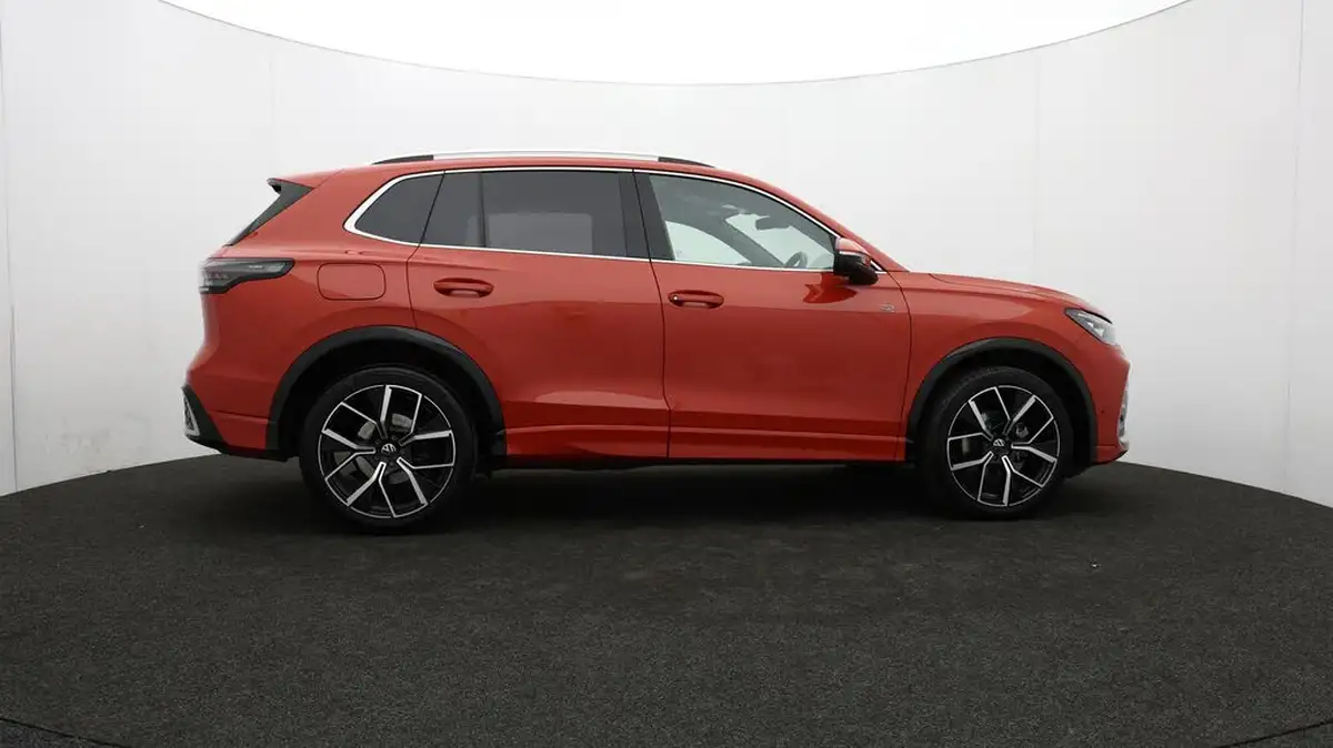 2024-volkswagen-tiguan-15-etsi-r-line-big-43