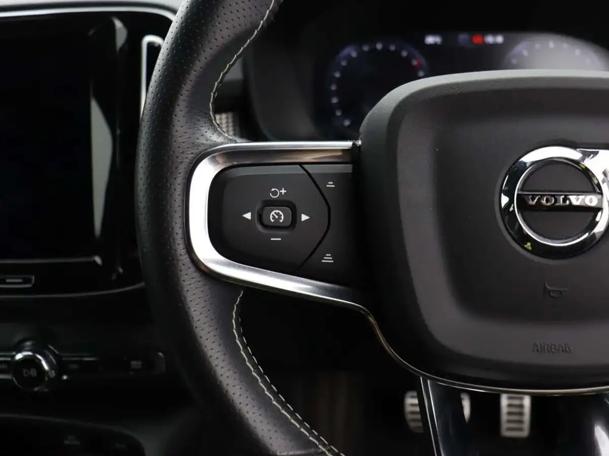 2020-volvo-xc40-15-t3-r-design-geartronic-big-38
