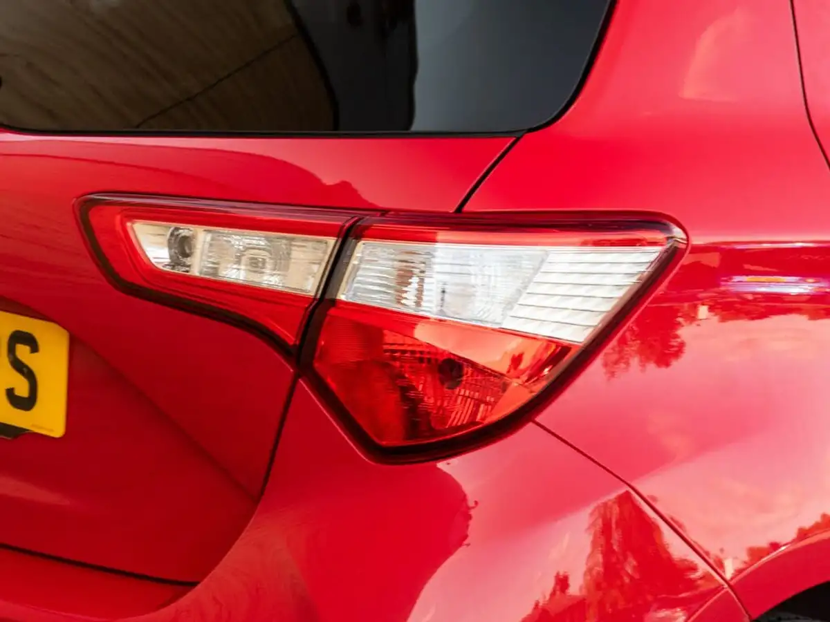 2017-toyota-yaris-15-vvt-i-design-panoramic-roof-1497cc-big-8