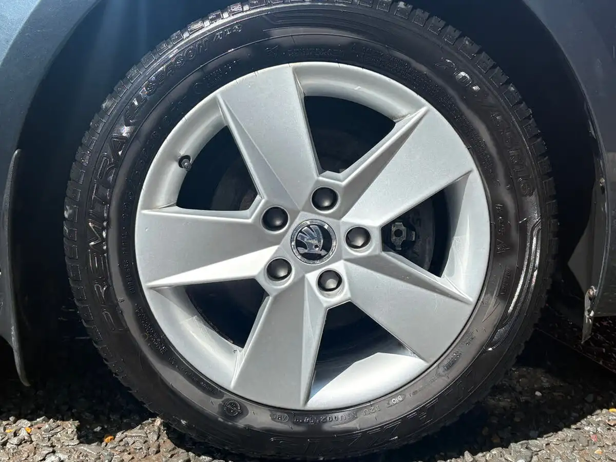 2015-skoda-octavia-16tdi-se-111ps-hatchback-dsg-big-4