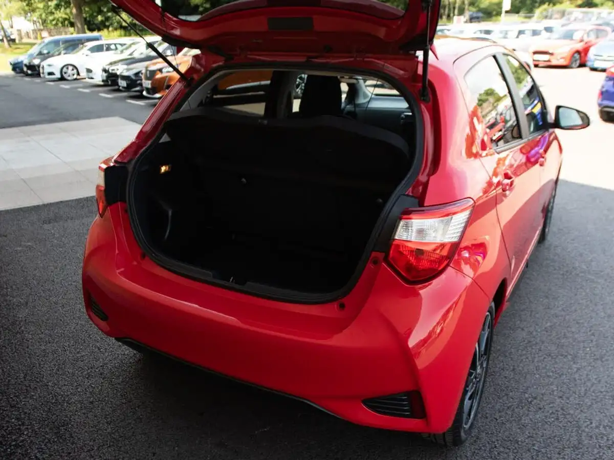 2017-toyota-yaris-15-vvt-i-design-panoramic-roof-1497cc-big-32