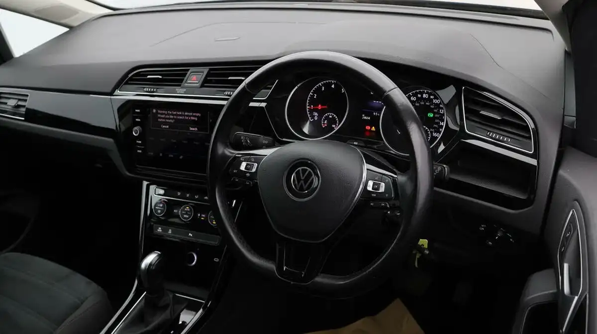 2021-volkswagen-touran-15-tsi-sel-dsg-big-8