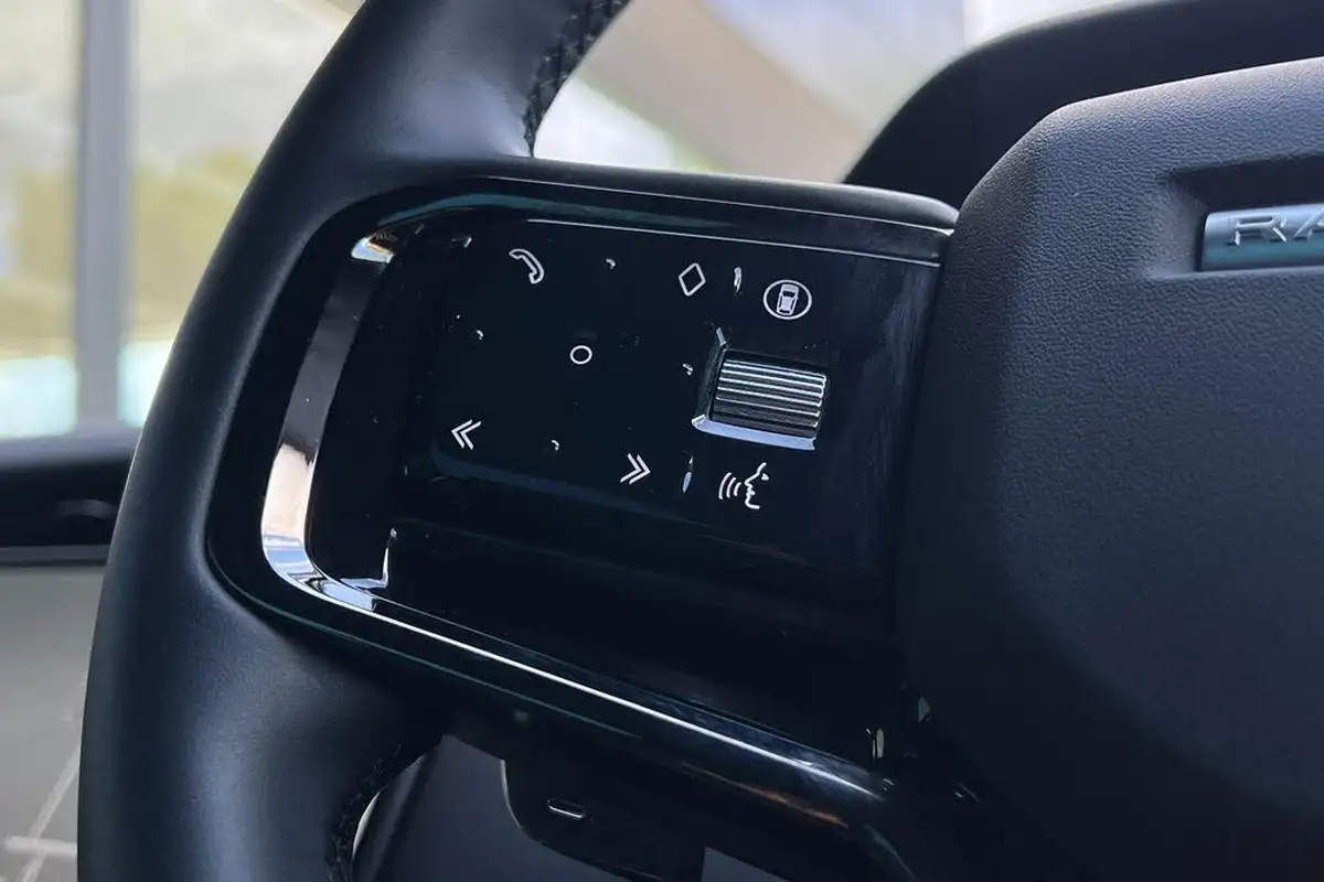 2024-land-rover-range-rover-evoque-15-p270e-dynamic-se-big-44