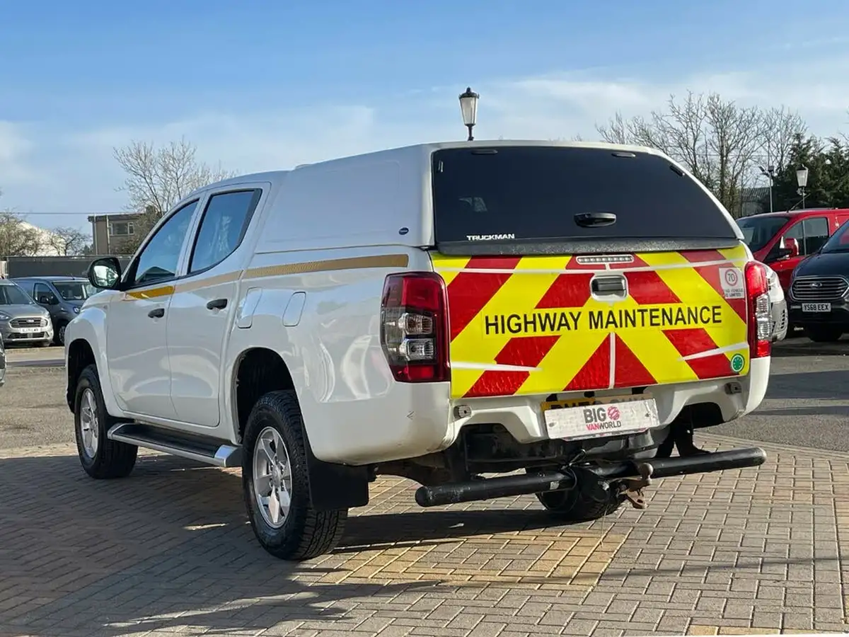 2020-mitsubishi-l200-22di-d-4-life-double-pickup-big-7