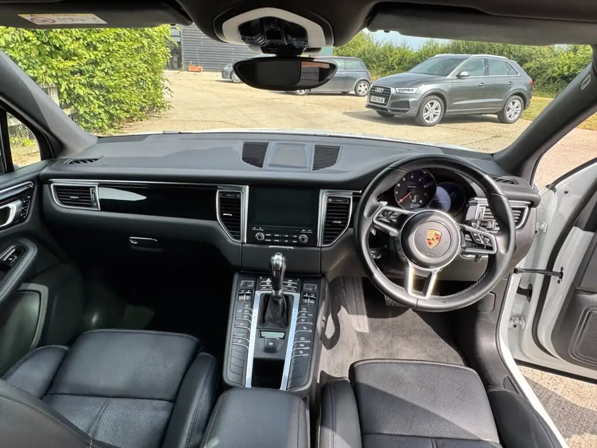 2018-porsche-macan-20-252ps-ss-big-18