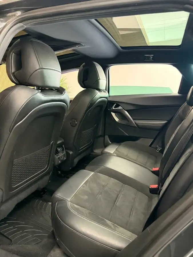 2015-citroen-ds5-16bluehdi-dstyle-big-24