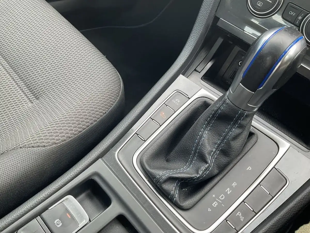 2018-volkswagen-golf-e-e-golf-big-26
