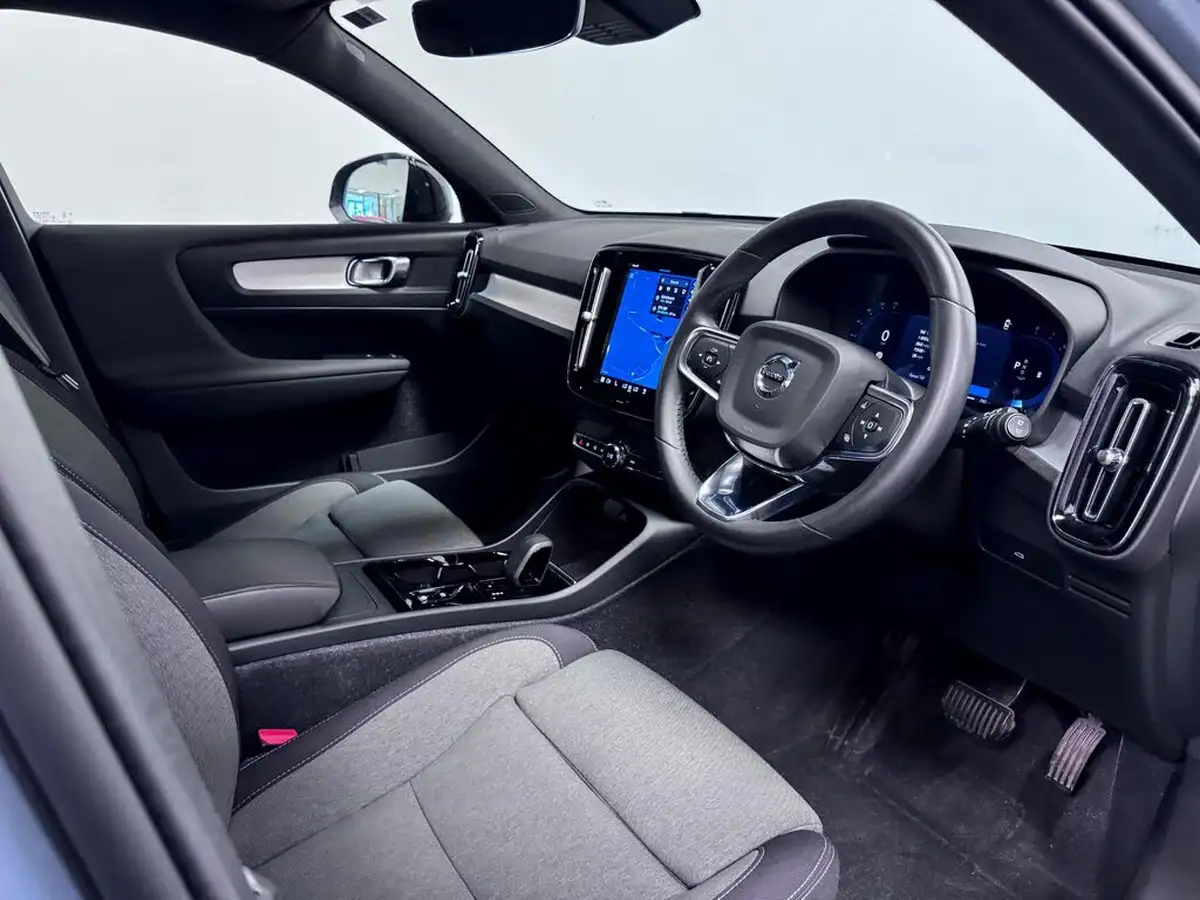 2023-volvo-xc40-20-b3-plus-big-22