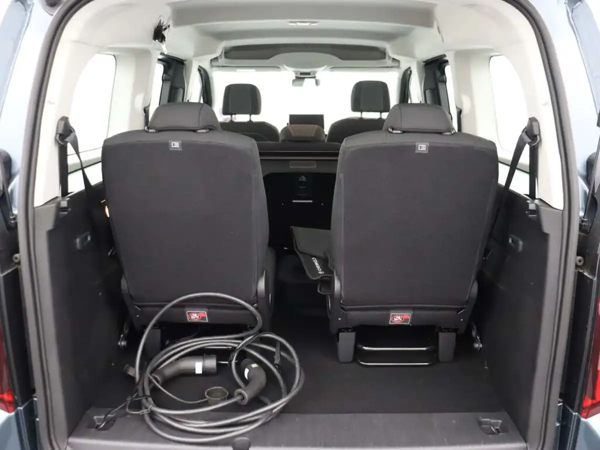 2024-vauxhall-combo-life-e-design-xl-big-14