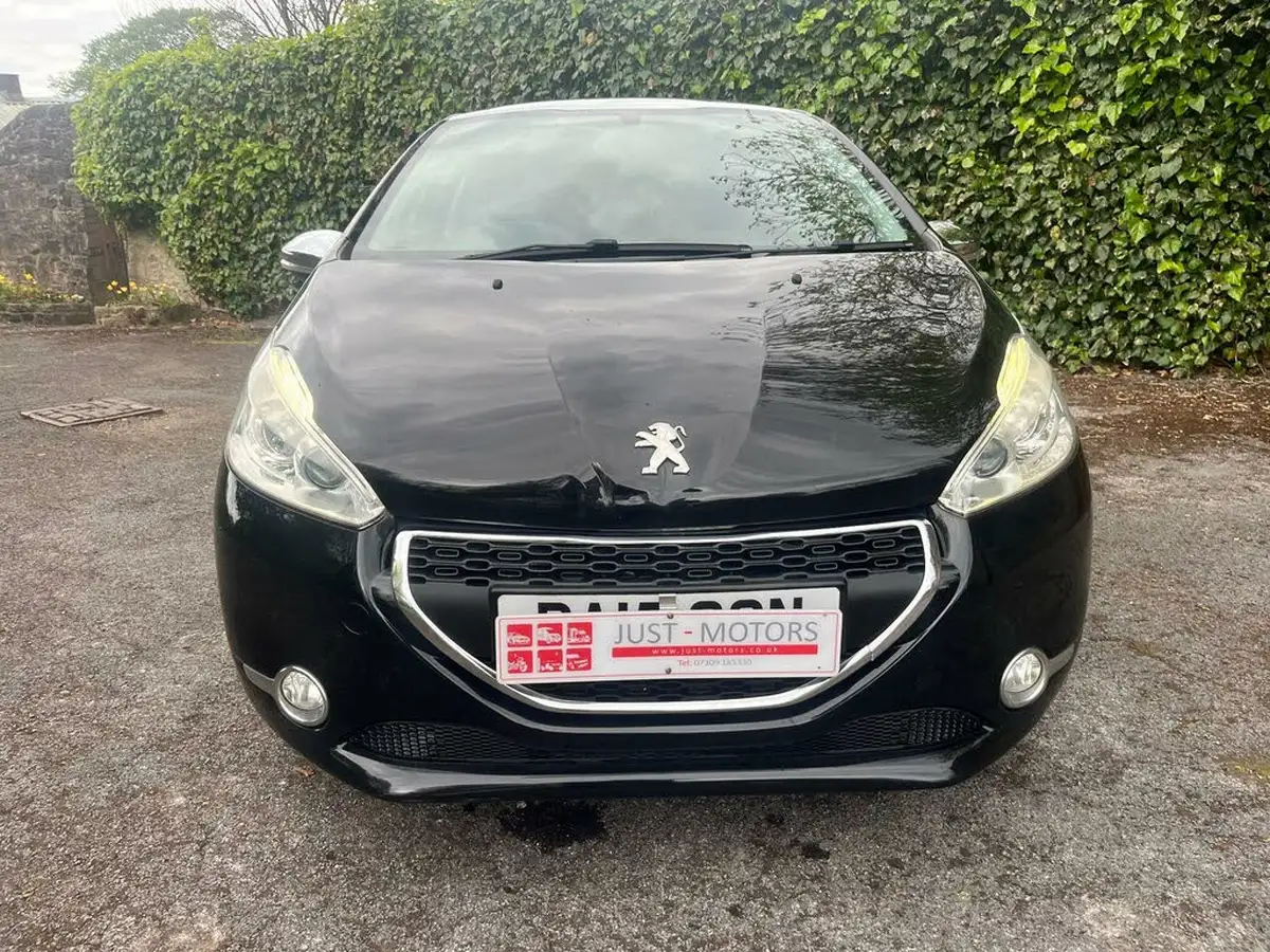 2015-peugeot-208-12-style-puretech-3d-big-43