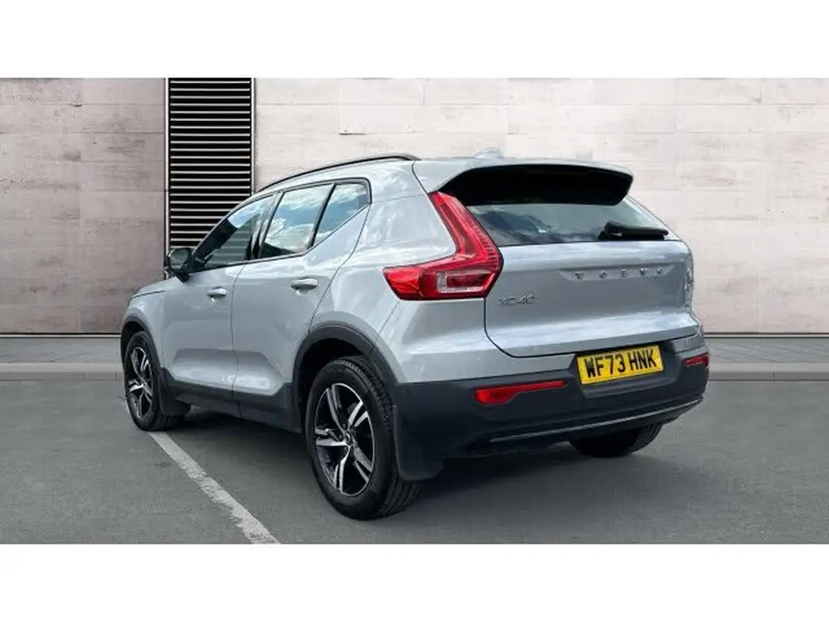 2023-volvo-xc40-20-b3-plus-big-1