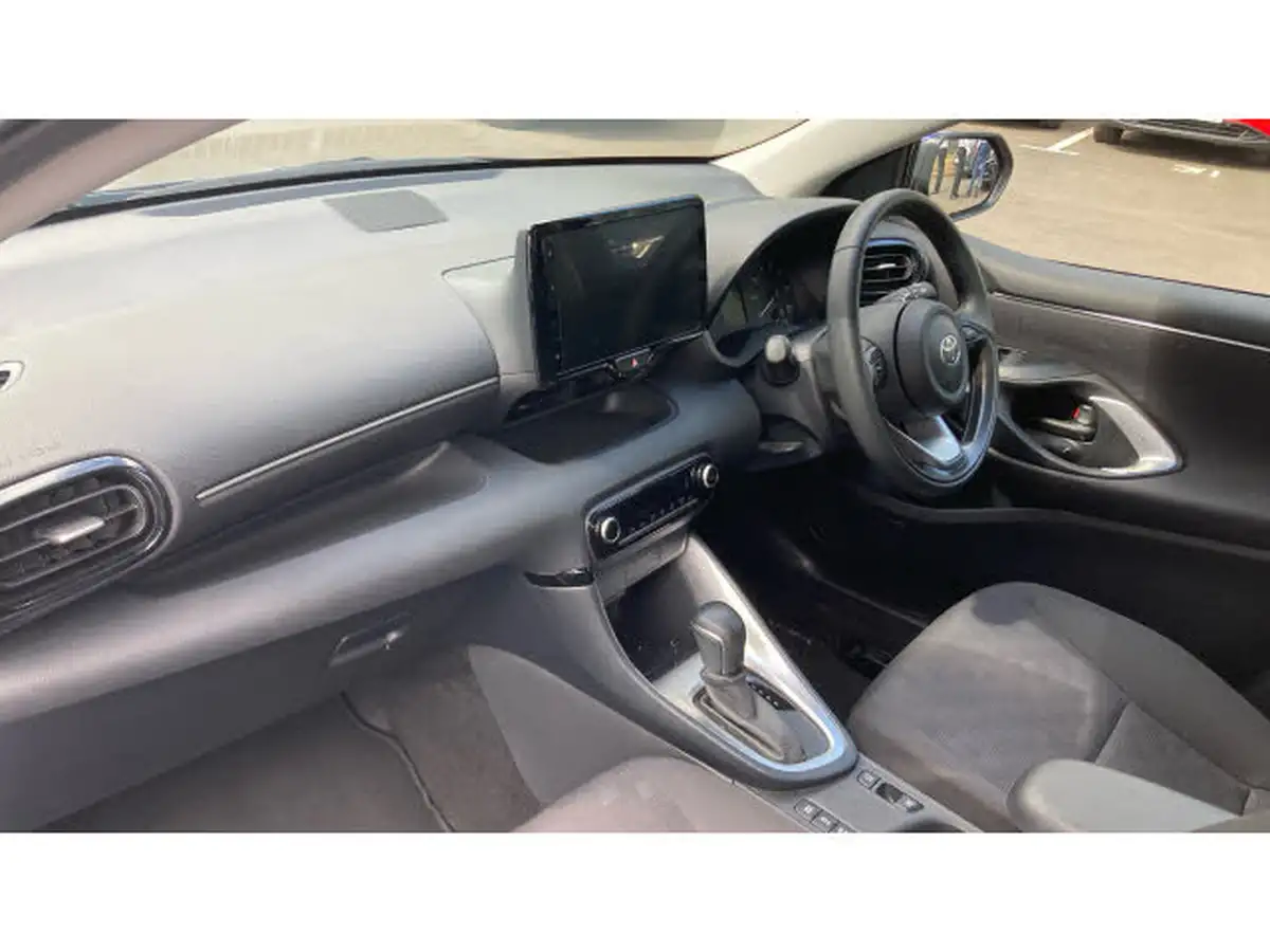2024-toyota-yaris-15-vvt-i-icon-big-8