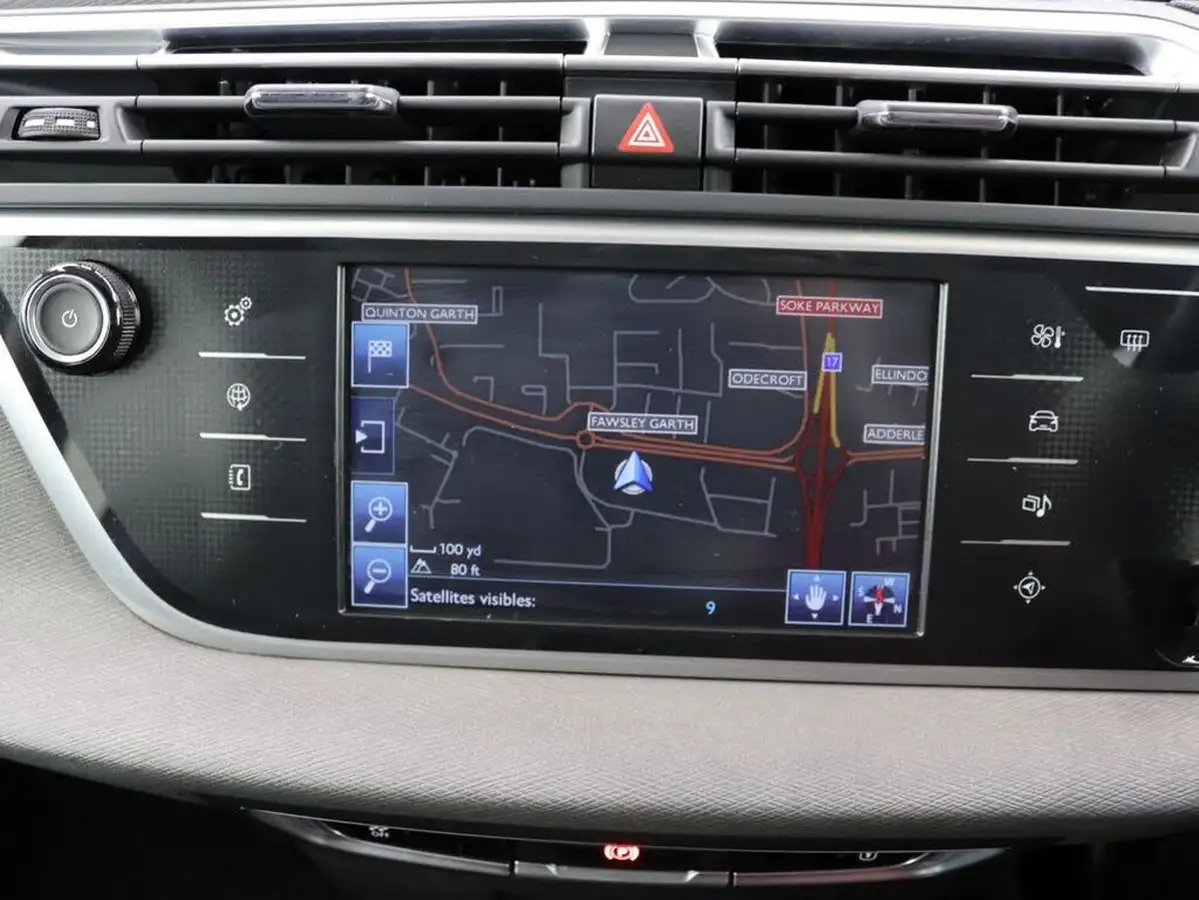 2016-citroen-c4-picasso-16bluehdi-exclusive-eat6-big-15