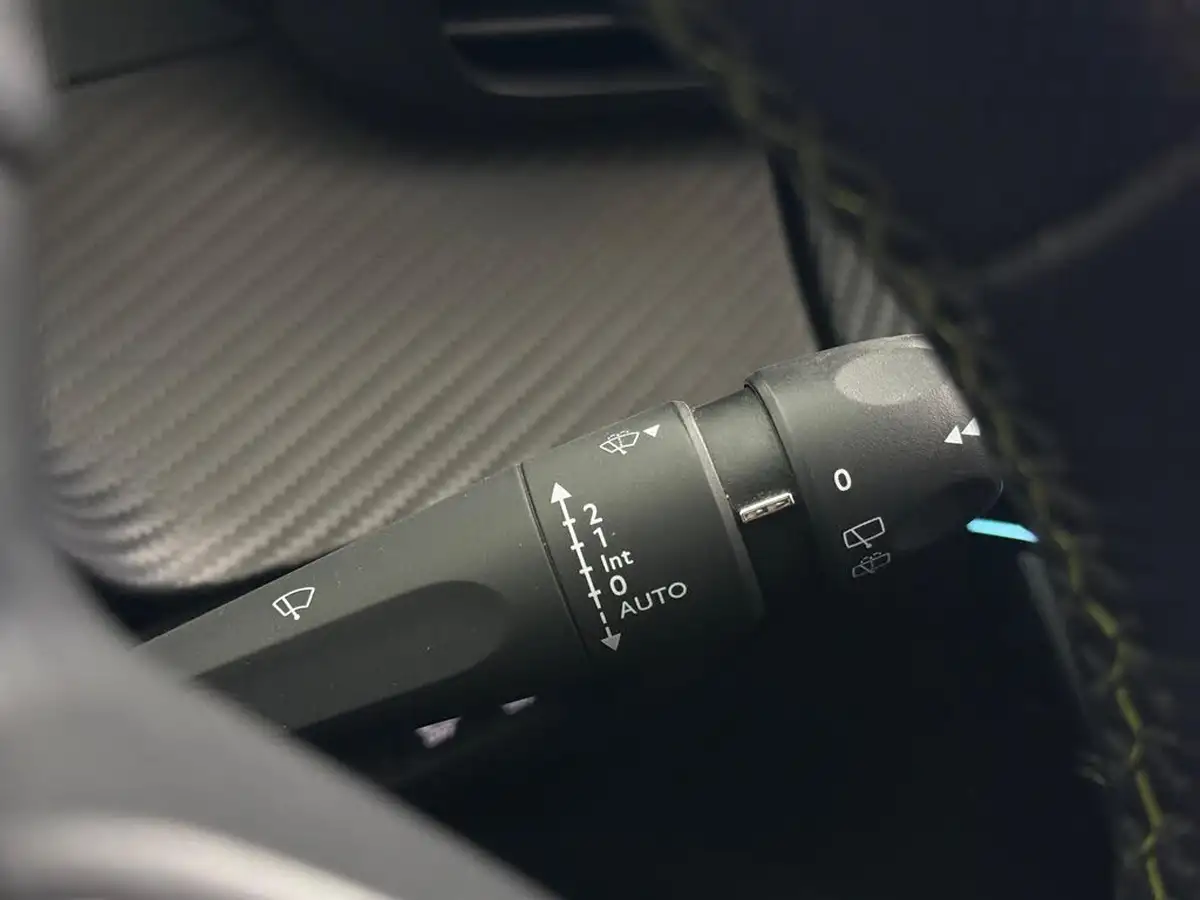2020-peugeot-208-12-puretech-gt-line-100bhp-big-26