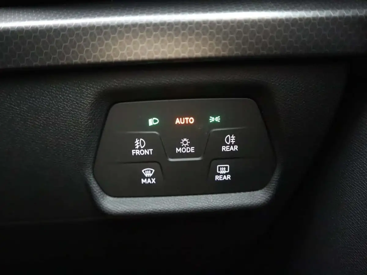 2022-seat-leon-big-34