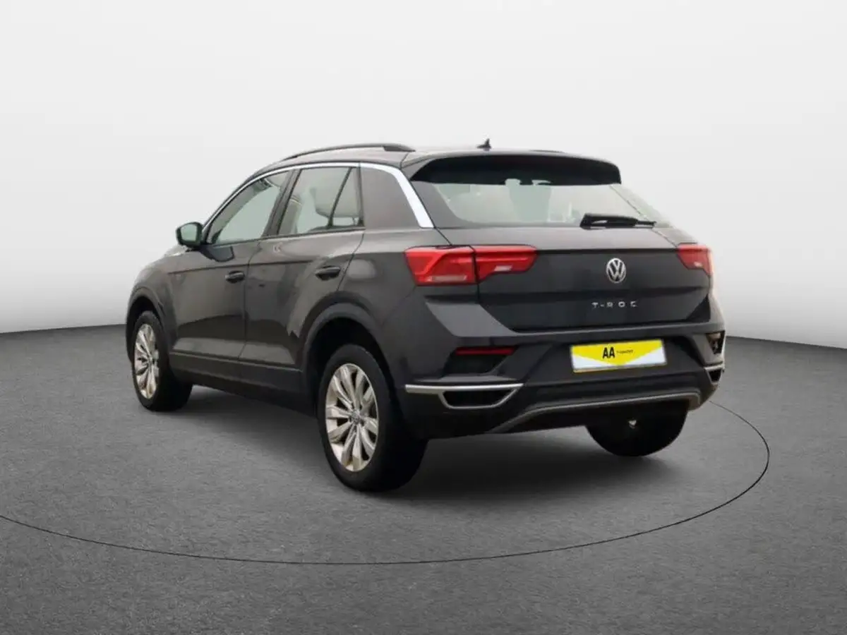 2020-volkswagen-t-roc-15-tsi-se-big-3