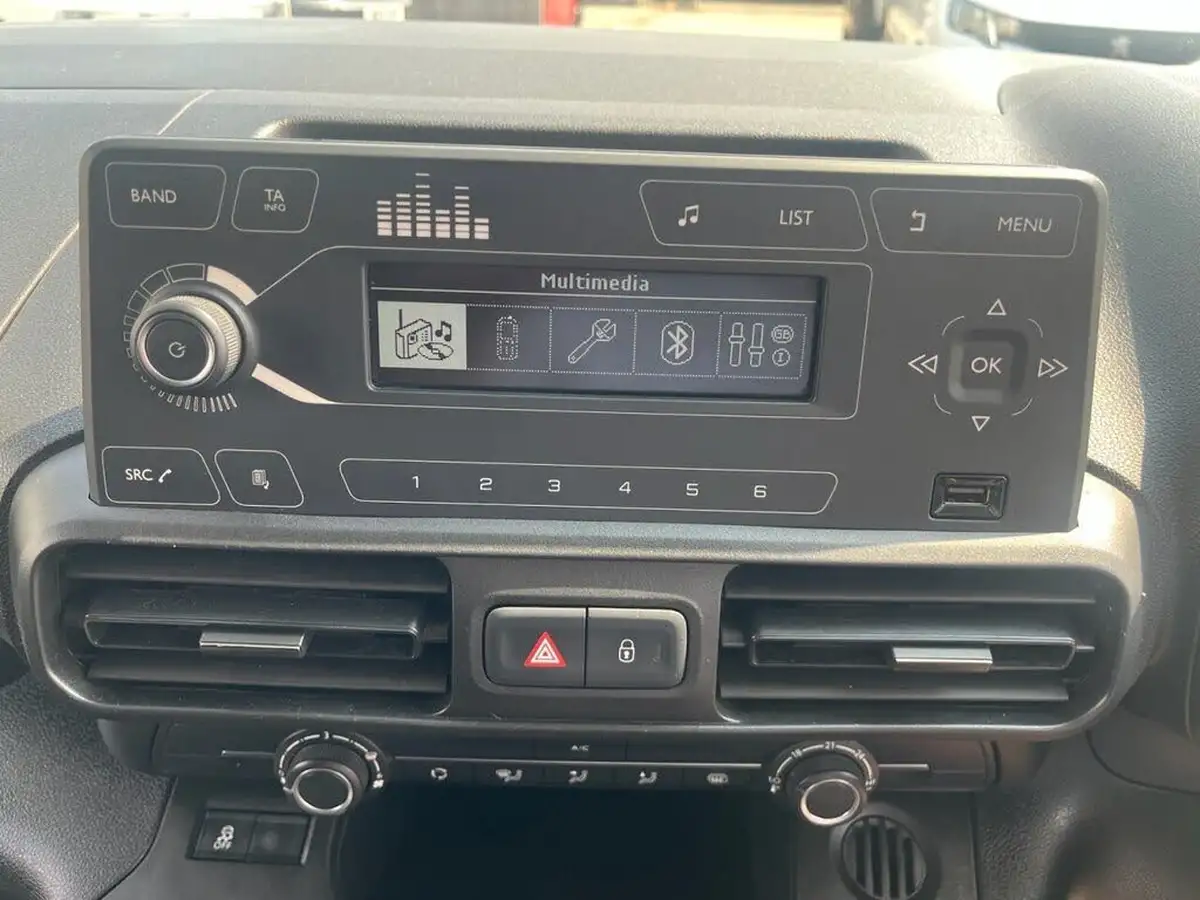 2022-toyota-proace-city-15d-active-big-39
