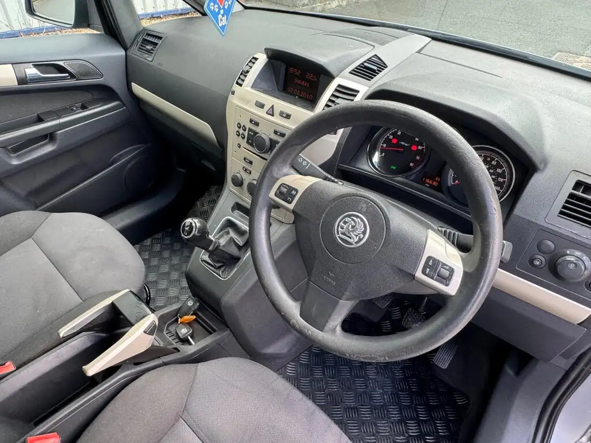 2008-vauxhall-zafira-16-exclusiv-105ps-big-11