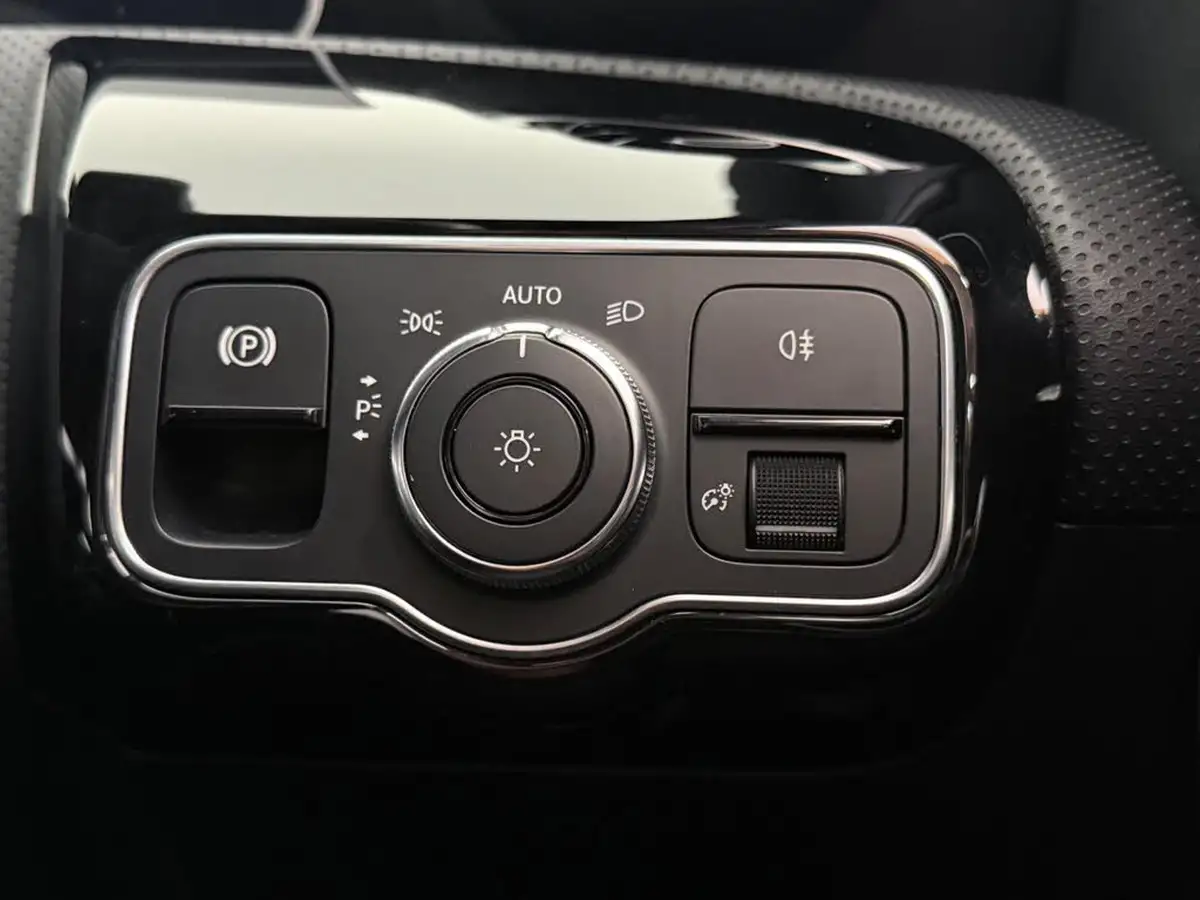 2019-mercedes-benz-a-class-15d-a180d-amg-line-executive-hatchback-5d-big-39