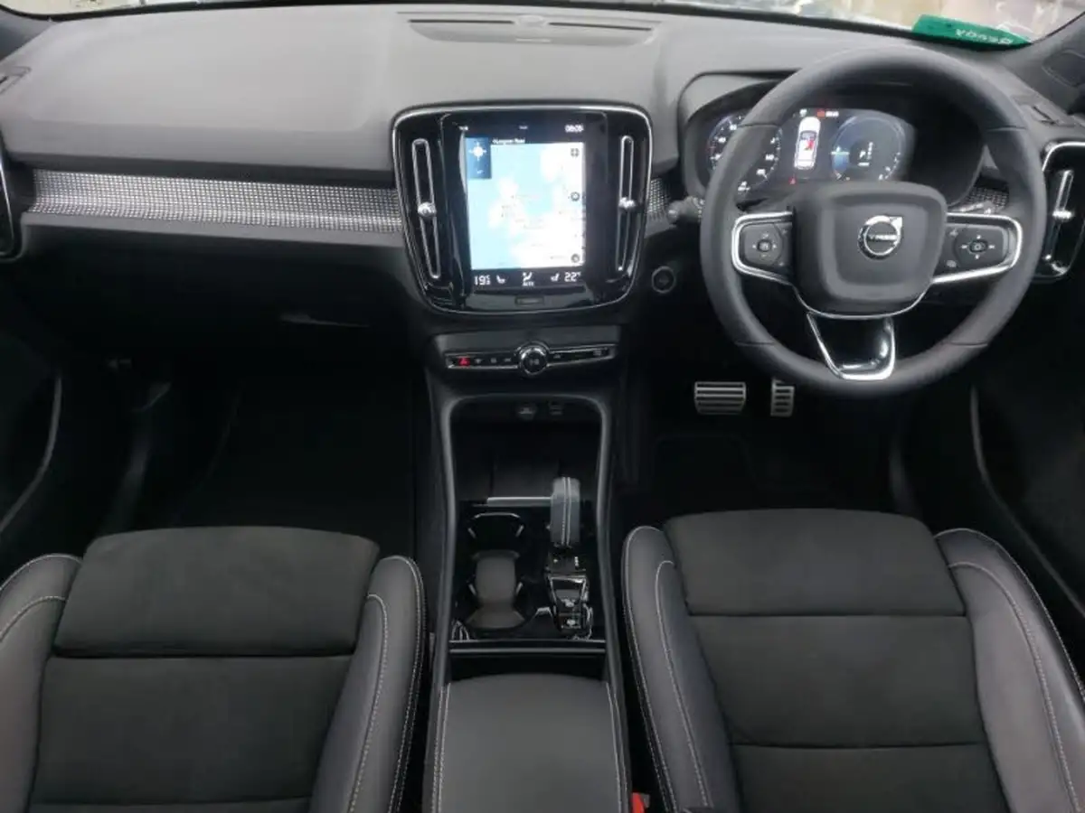 2021-volvo-xc40-15-t5-r-design-262bhp-big-2