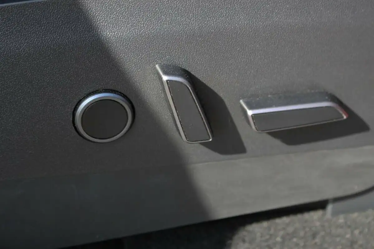 2022-tesla-model-y-e-performance-big-11