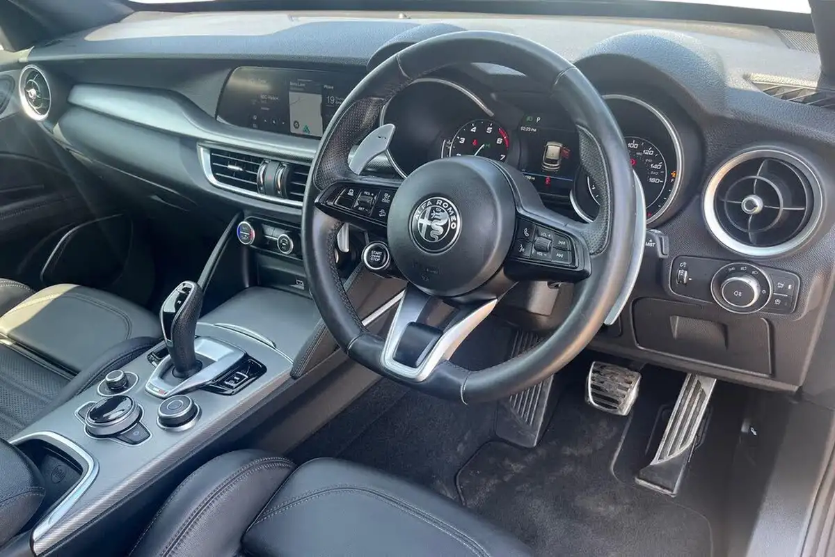 2023-alfa-romeo-stelvio-20-veloce-big-5