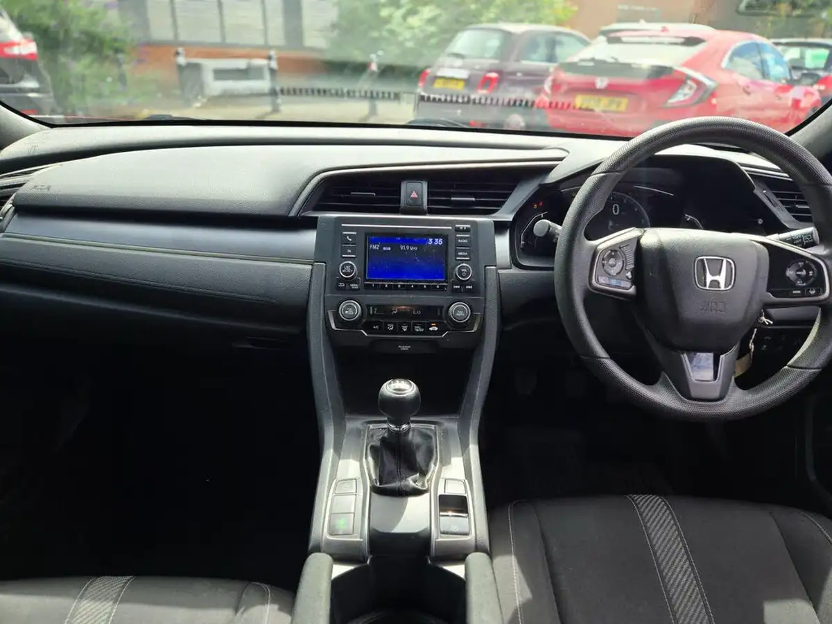2018-honda-civic-10-vtec-turbo-se-126ps-hatchback-5d-big-23