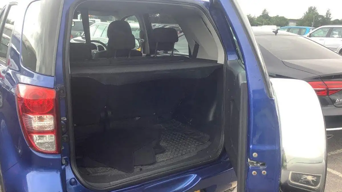 2008-daihatsu-terios-15-se-big-11