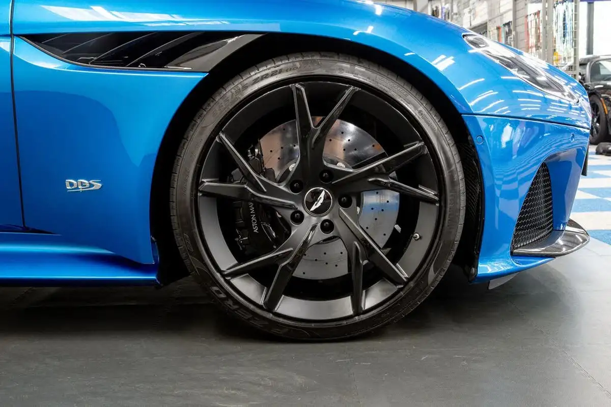 2019-aston-martin-dbs-52-v12-superleggera-big-51