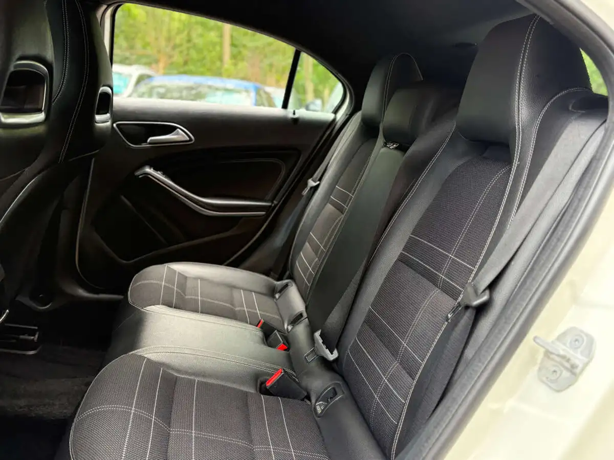 2015-mercedes-benz-a-class-15-cdi-a180-sport-109ps-big-39