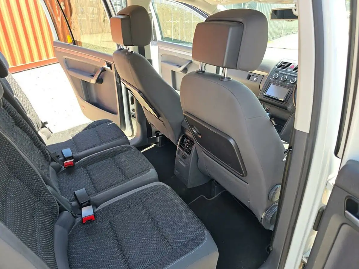 2014-volkswagen-touran-big-24