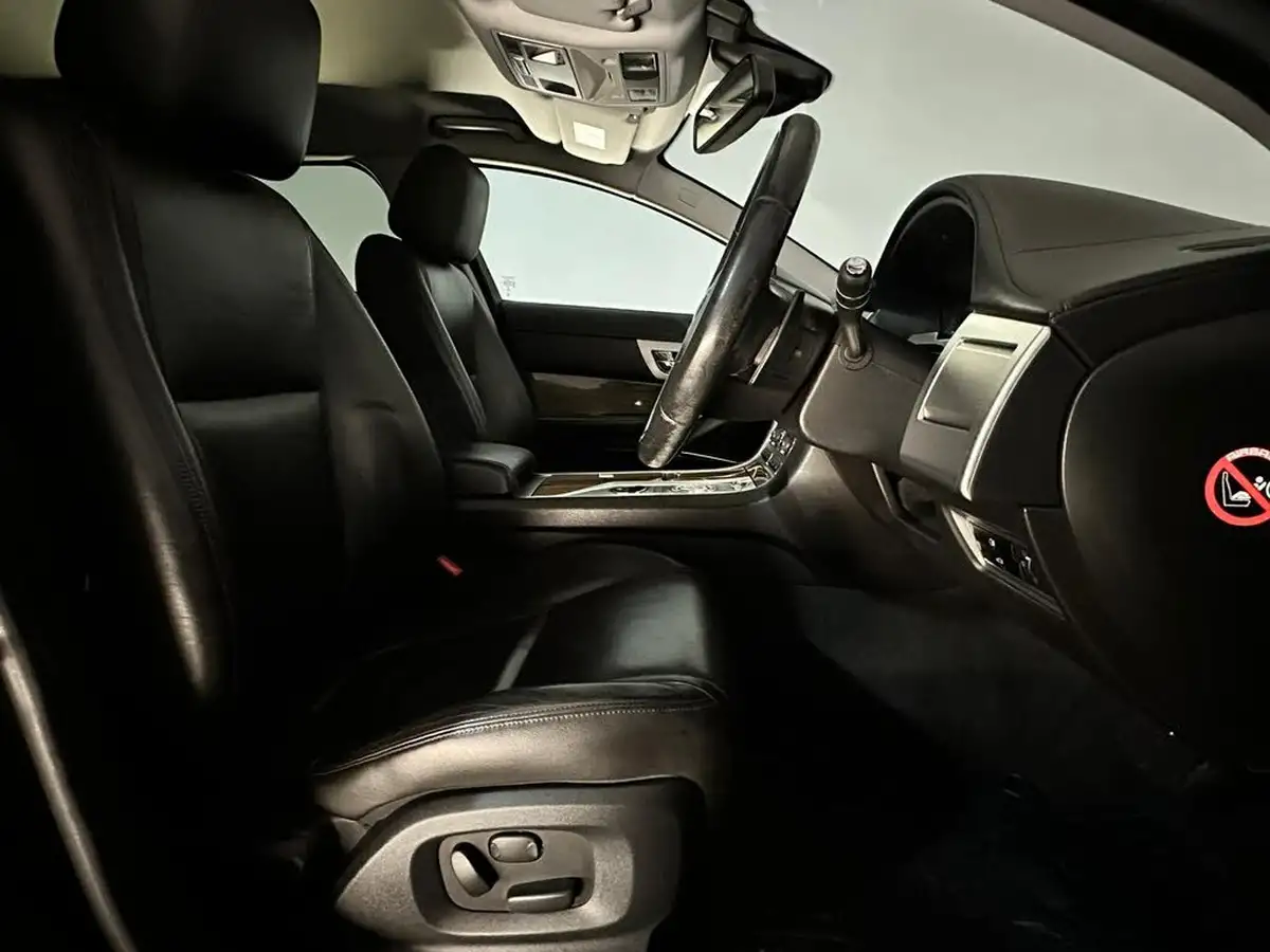 2014-jaguar-xf-22td-premium-luxury-200ps-sportbrake-5d-big-15