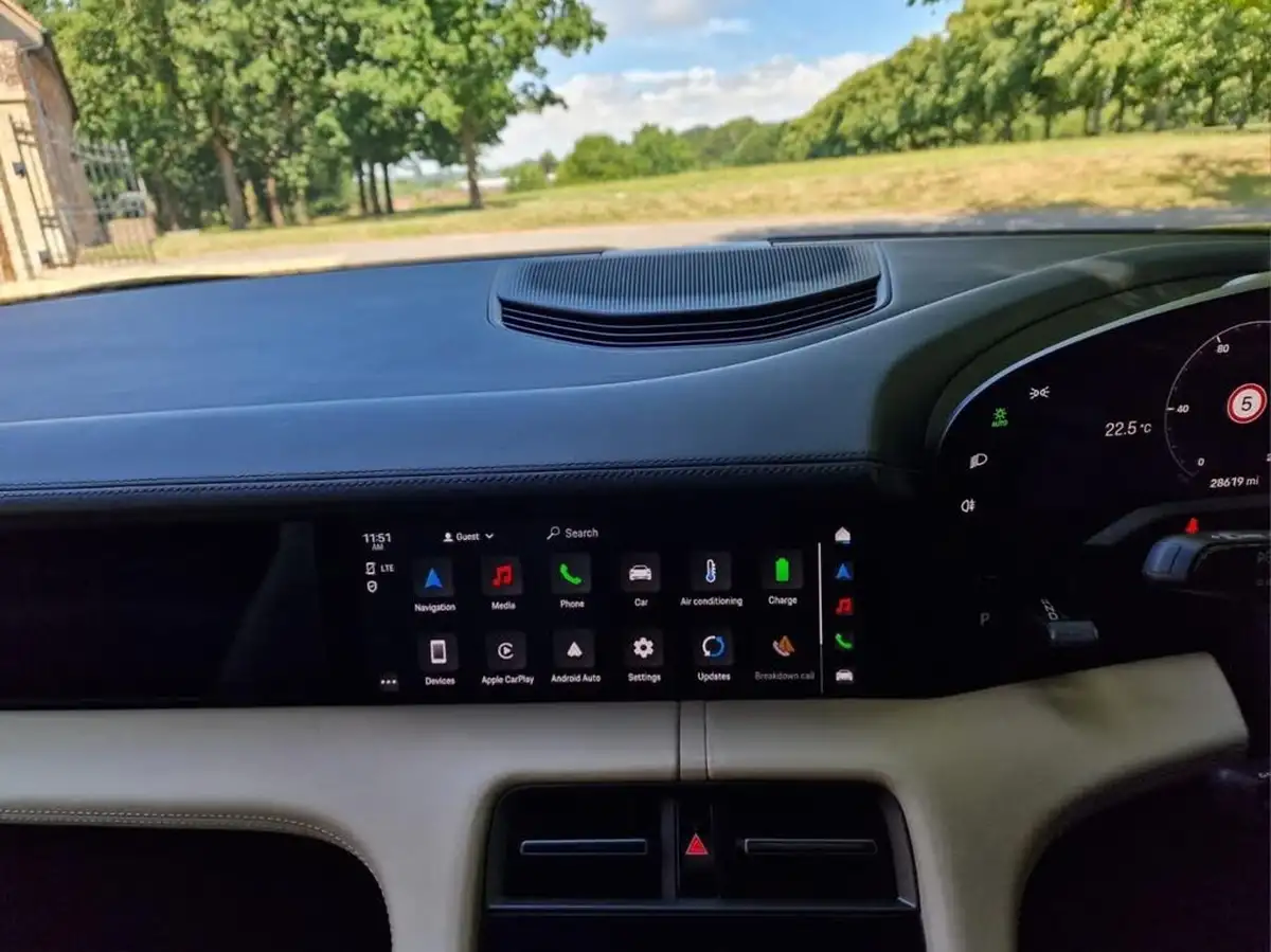 2022-porsche-taycan-e-4-cross-turismo-big-14