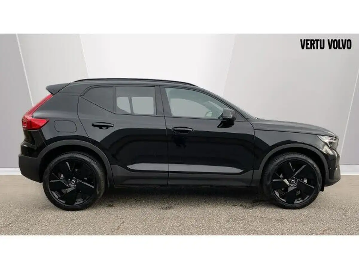 2024-volvo-xc40-20-b3-ultra-black-edition-big-2