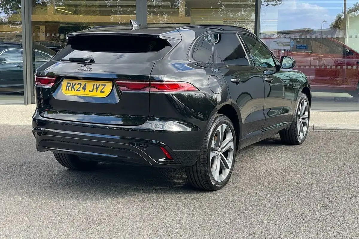 2024-jaguar-f-pace-20-d200-r-dynamic-hse-black-big-6
