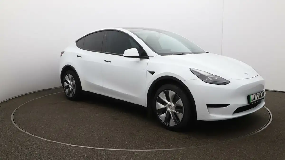 2022-tesla-model-y-e-rwd-big-35