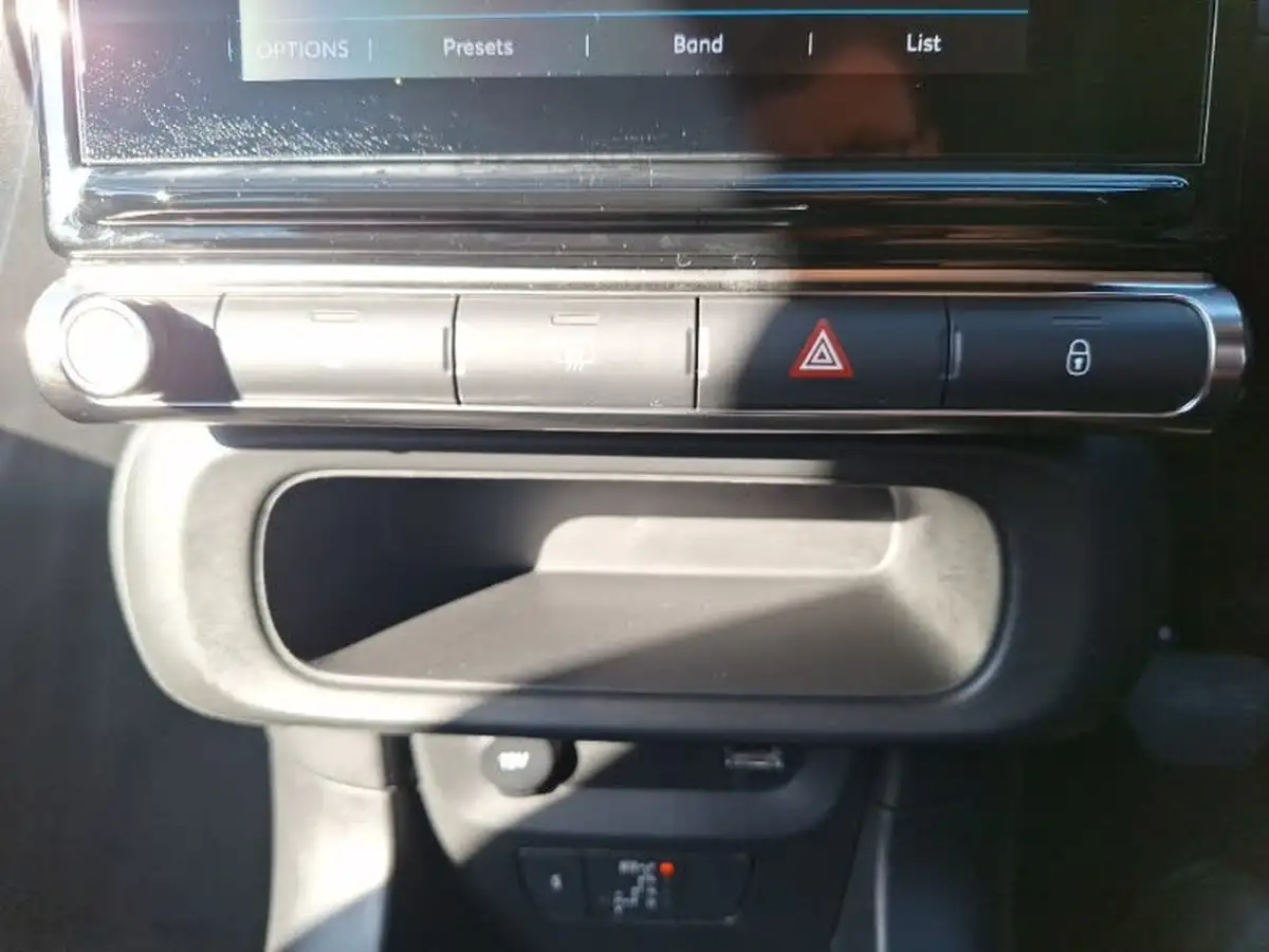 2022-citroen-c3-12-puretech-shine-plus-110ps-ss-eat6-big-10