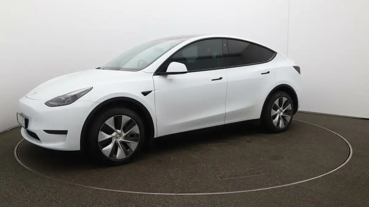 2022-tesla-model-y-e-rwd-big-59