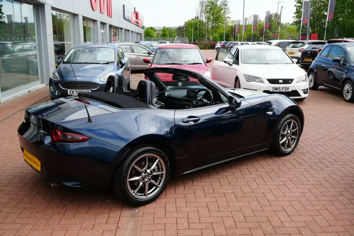 2024-mazda-mx-5-15-exclusive-line-roadster-big-18