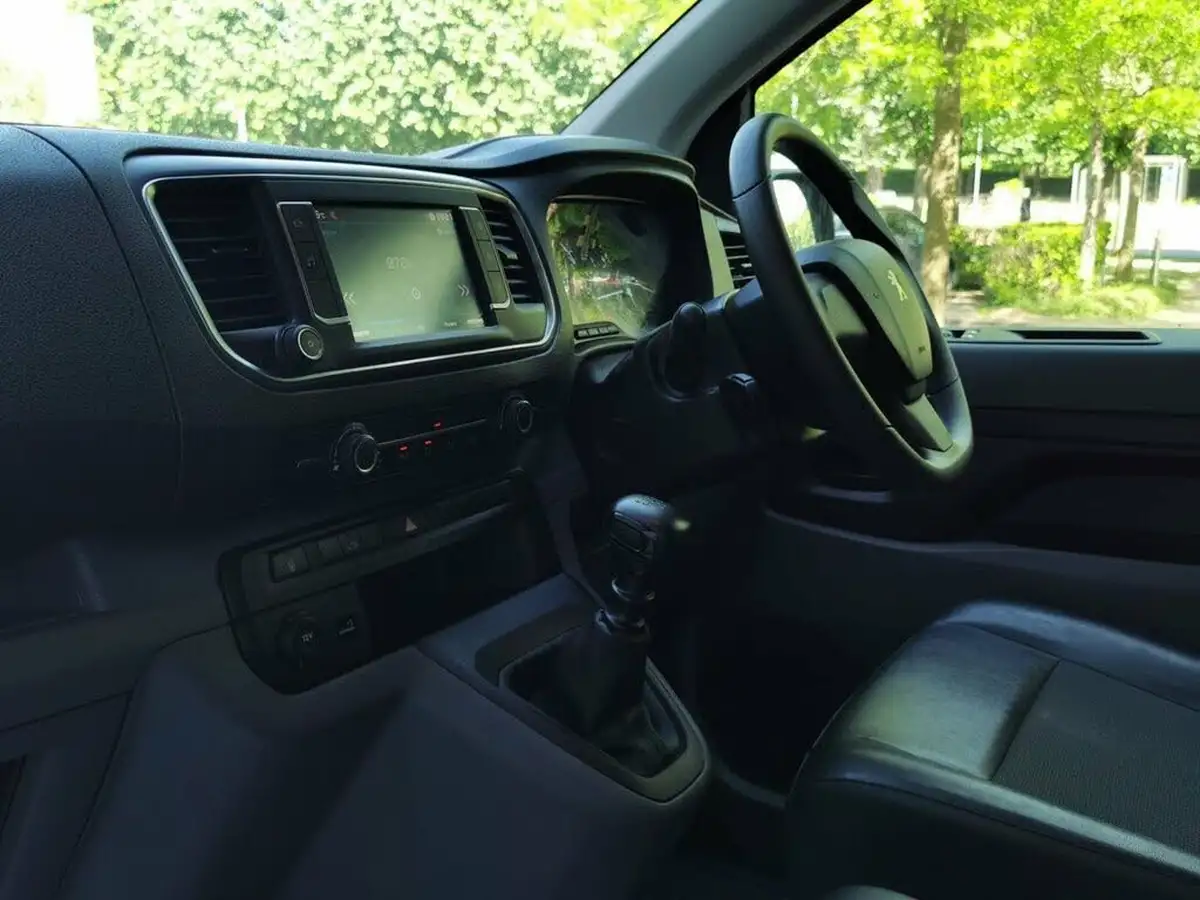2020-peugeot-expert-15-bluehdi-professional-compact-1000-big-10