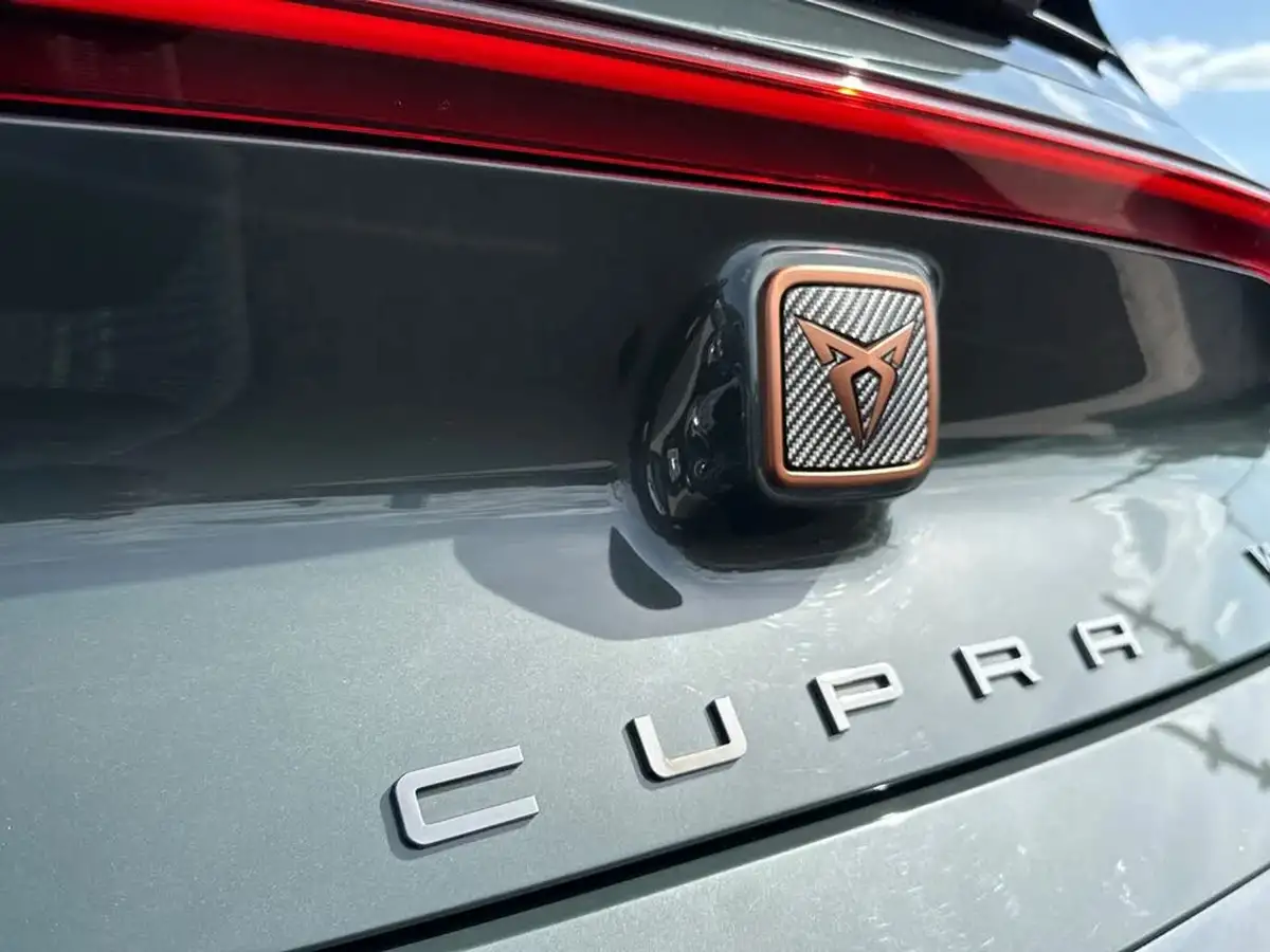 2024-cupra-born-e-vz-big-24