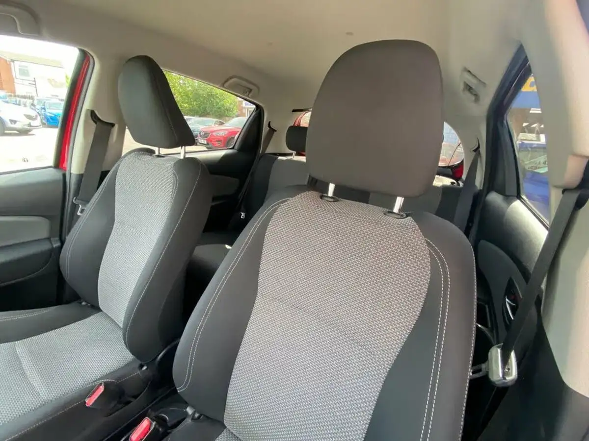 2017-toyota-yaris-15-vvt-i-icon-hybrid-big-16
