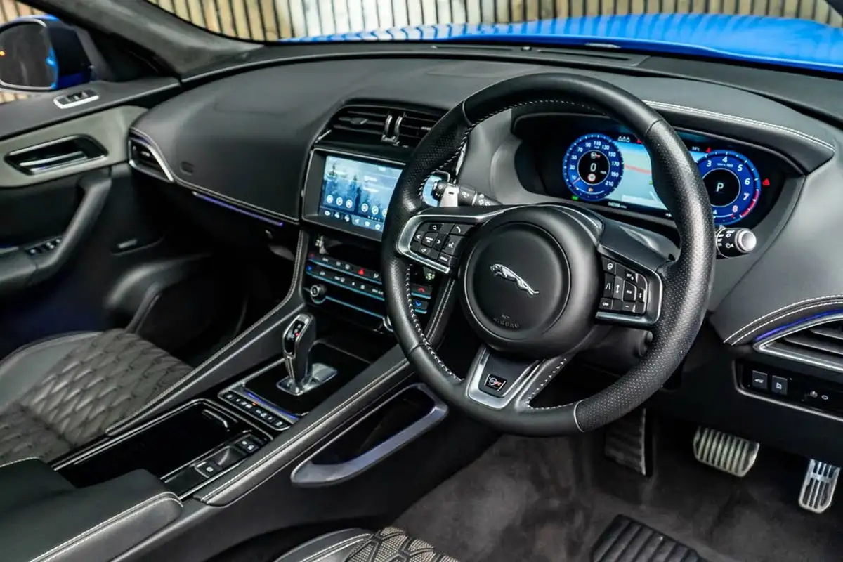 2020-jaguar-f-pace-50-v8-sc-svr-big-21