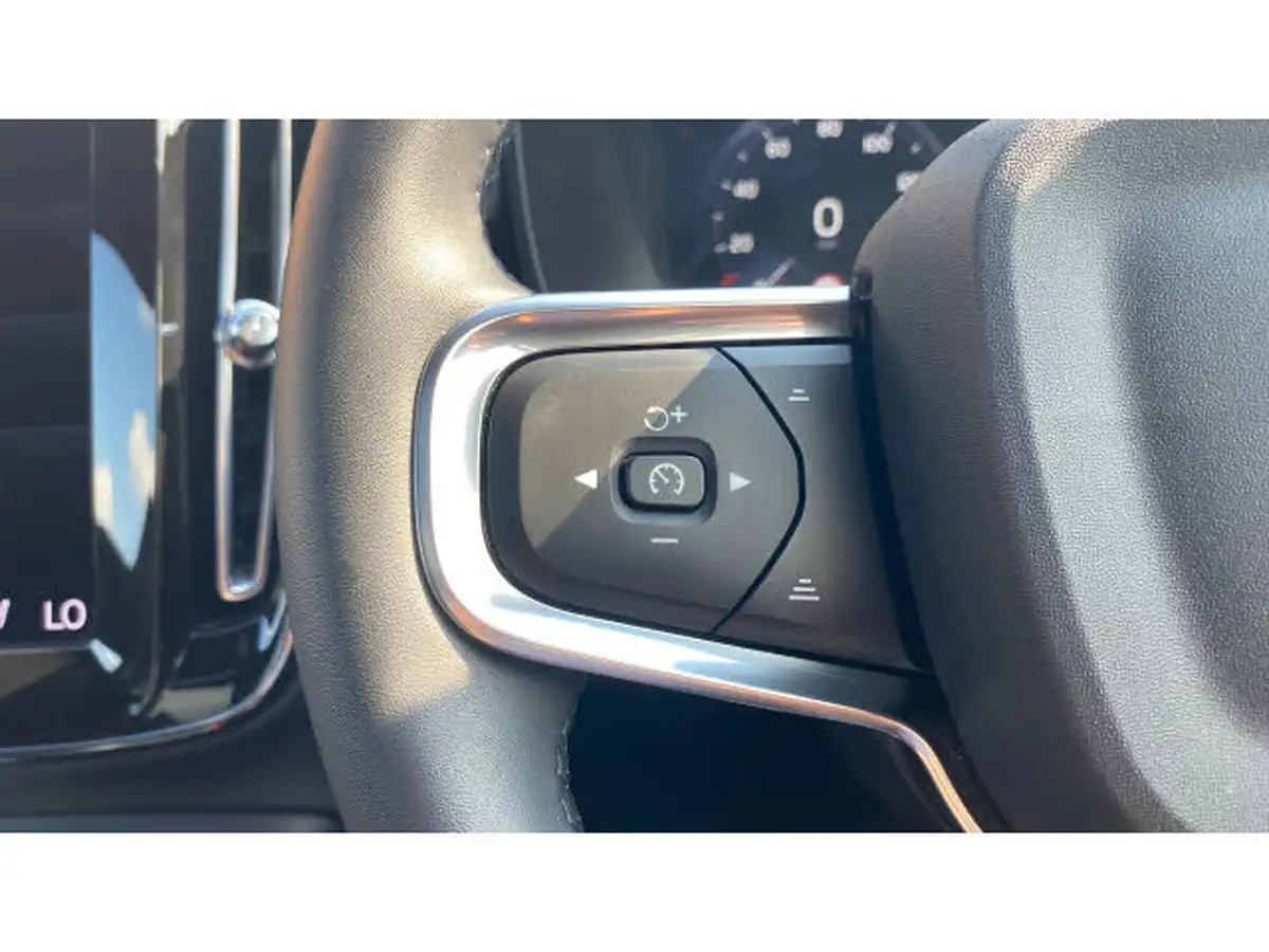 2022-volvo-xc40-15-t3-r-design-auto-big-17