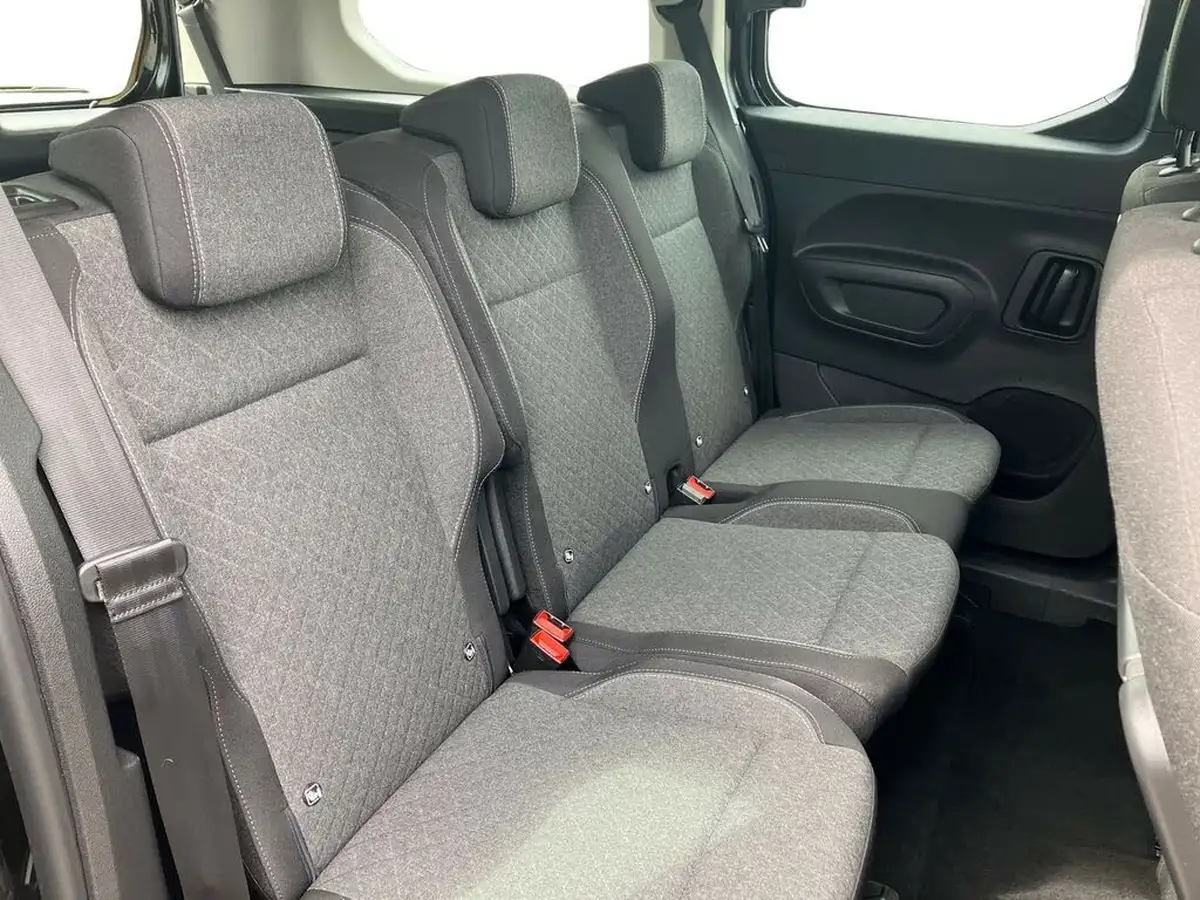 2024-vauxhall-combo-life-e-design-xl-big-18
