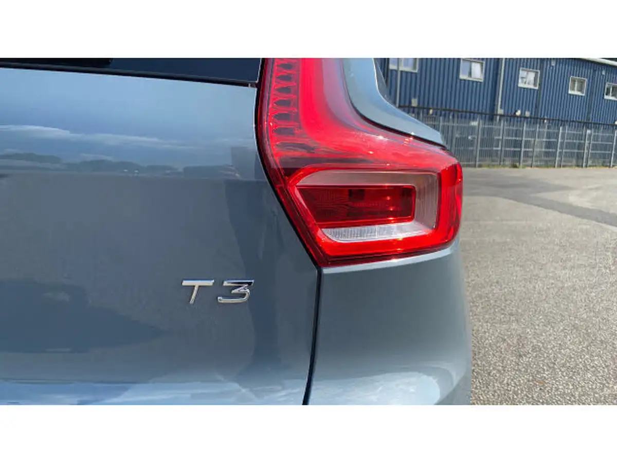 2022-volvo-xc40-15-t3-r-design-auto-big-41